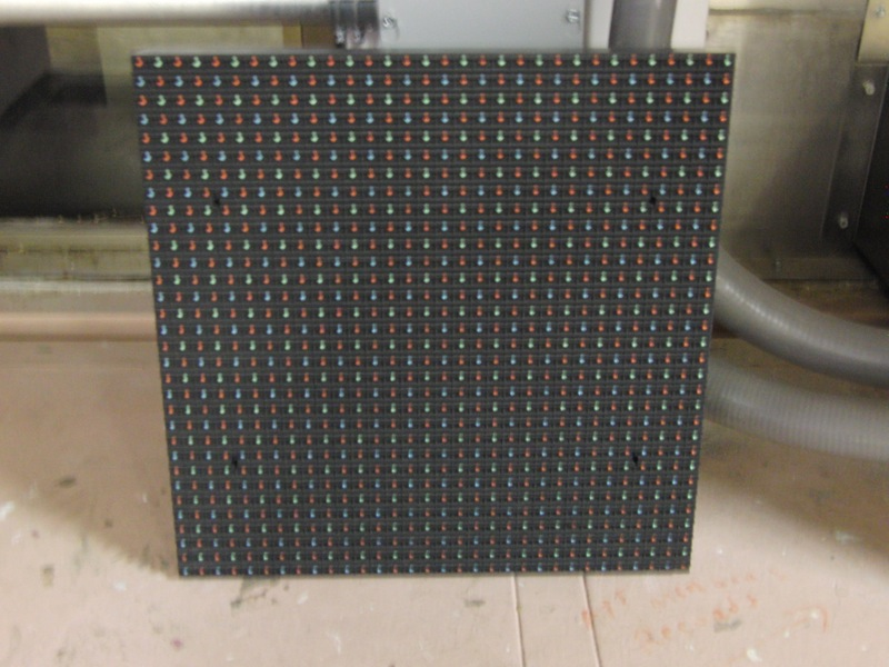 Illustration for article titled The Insane Hardware Driving the World's Biggest LED Billboard